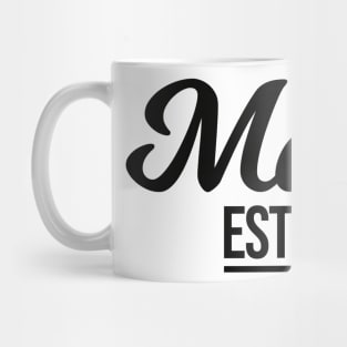 Mama est 2023 Mug